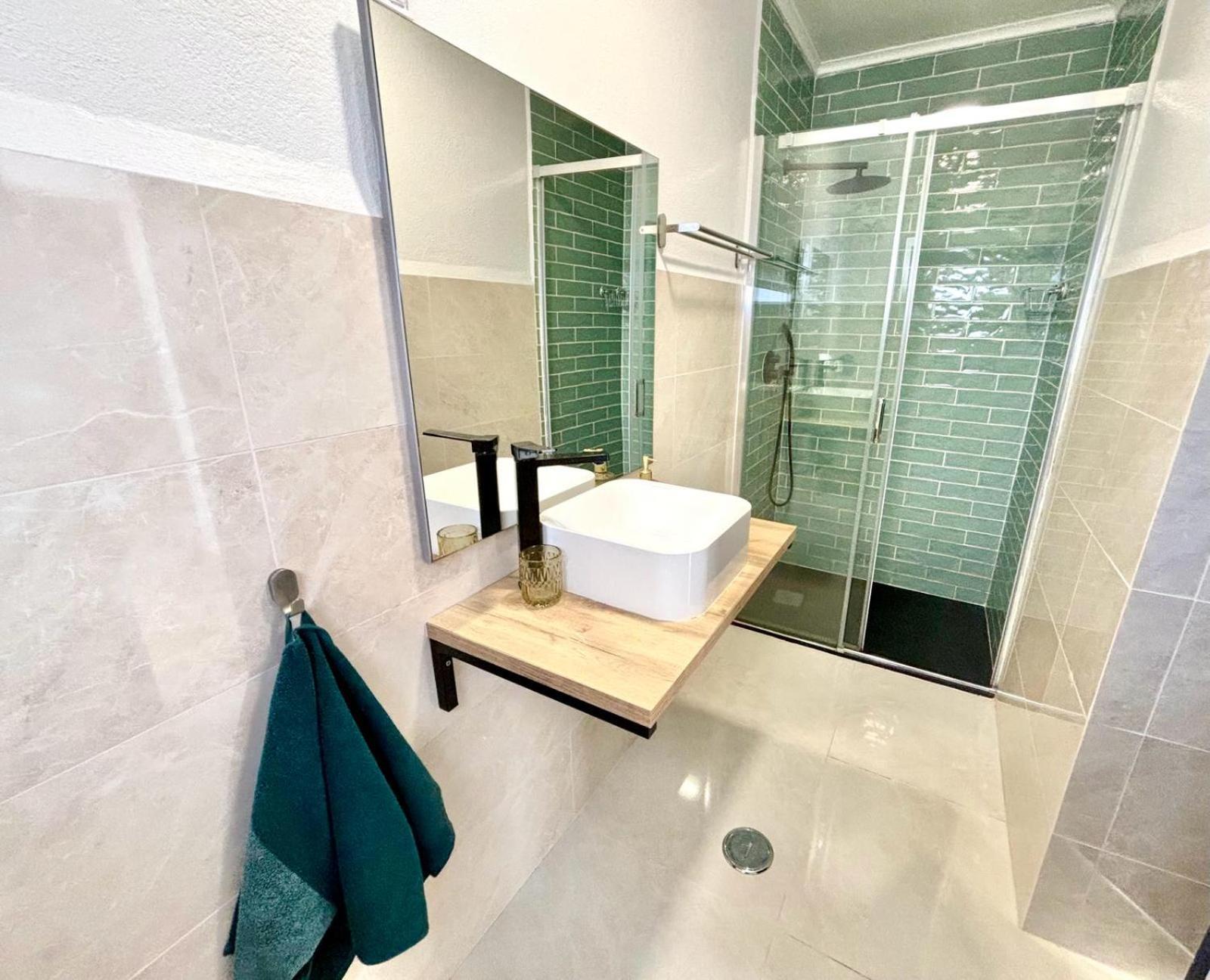 Pine & Apple Beach House Colares Luaran gambar